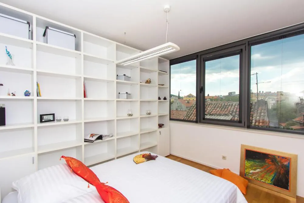 Apartment Infinity Split