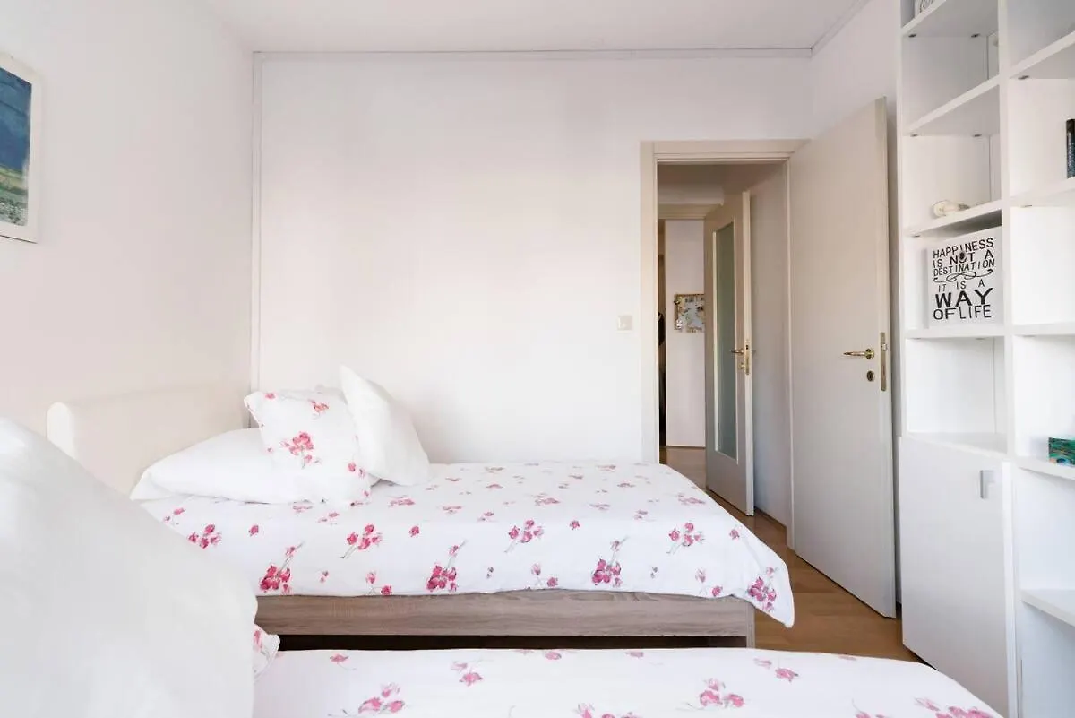 Apartment Infinity Split
